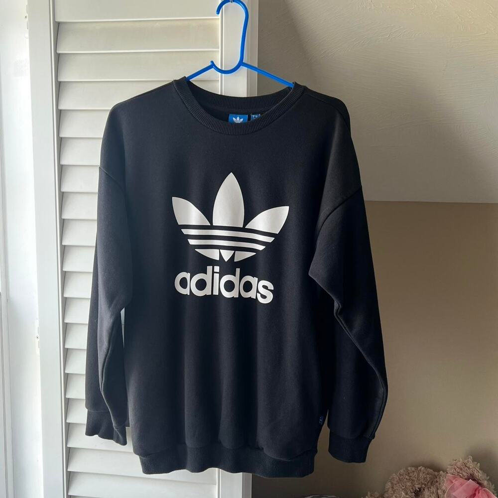 Black adidas crewneck trefoil sweatshirt